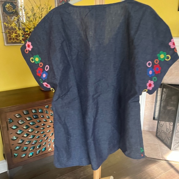 Savanna Jane Floral Embroidered Top - Picture 6 of 7